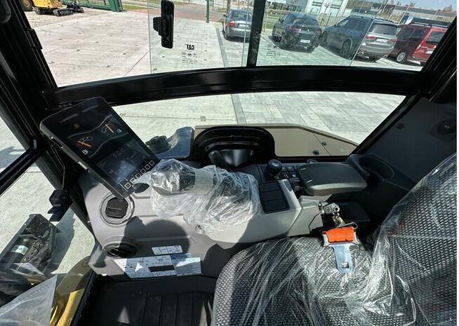 FABRYCZNIE NOWA MINIKOPARKA CATERPILLAR 302.7 CR.