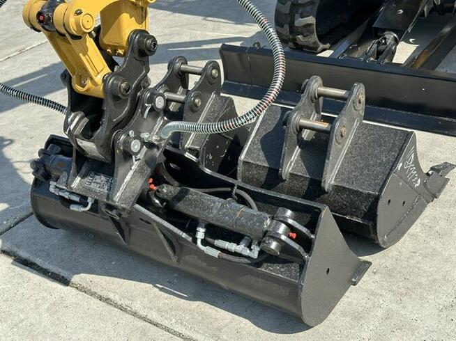 FABRYCZNIE NOWA MINIKOPARKA CATERPILLAR 301.8