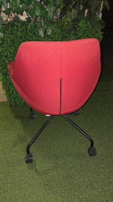 Krzesła biurowe czerwone