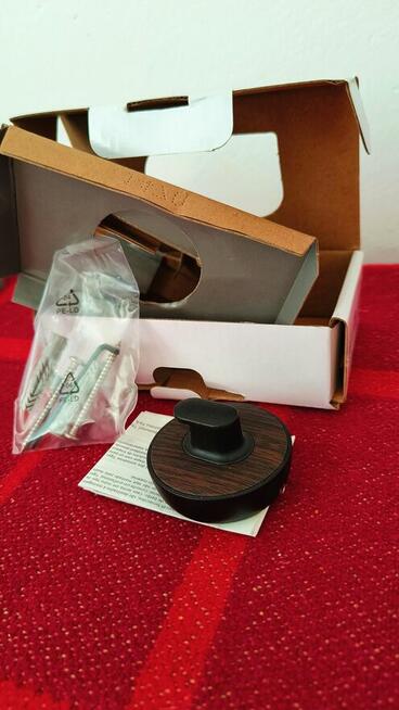 Zestaw WC,szczotka, pojemnik,wieszak na papier, haczyk,śruby