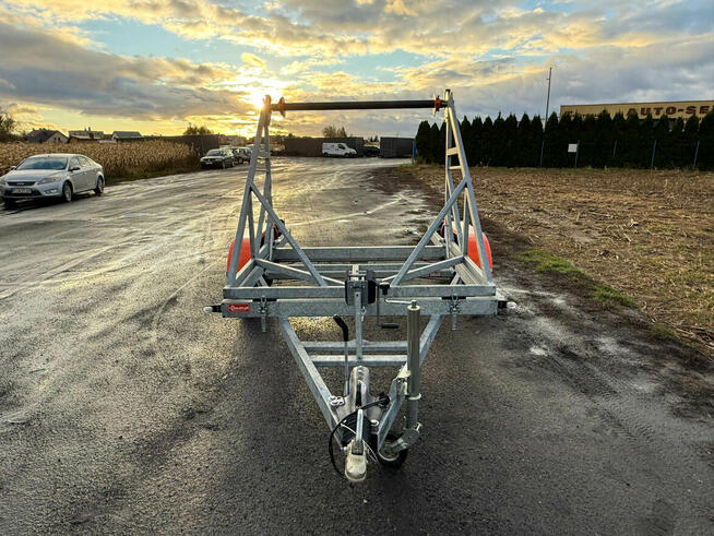 Przyczepa kablówka do bębnów kabli drutów światłowodów węży