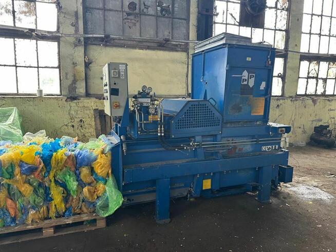 Belownica prasa kanałowa automat do makulatury kartonu foli