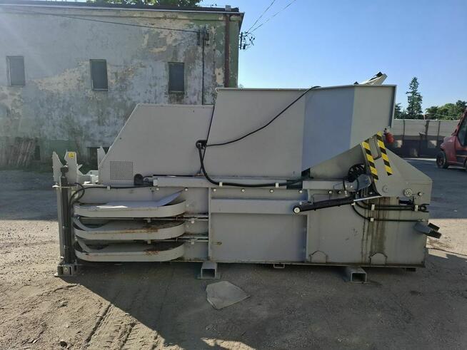 Prasa pozioma kanalowa do odpadów foli makulatury kartonu