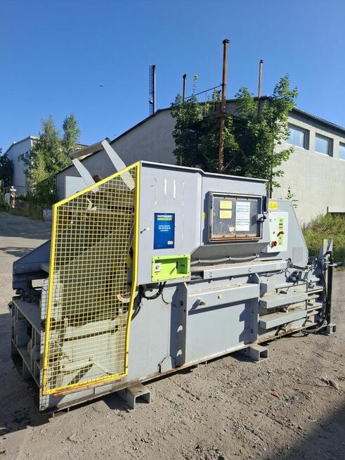 Prasa pozioma kanalowa do odpadów foli makulatury kartonu