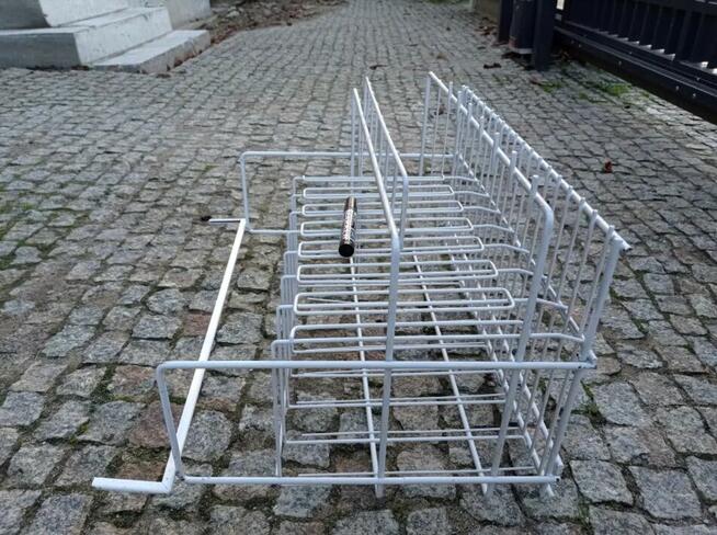 Regał na piany i silikony