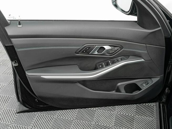 WD9423R#318d mHEV M Sport Podgrz.f Cz.park LED Salon PL VAT23%