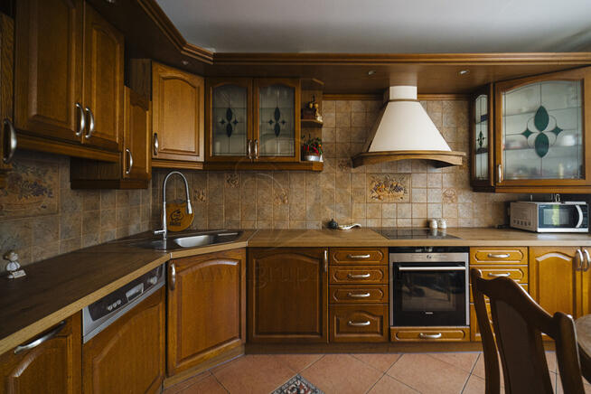 Wąska, ale z charakterem – 235 m² pomysłów.