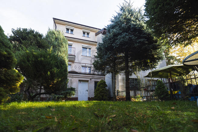 Wąska, ale z charakterem – 235 m² pomysłów.