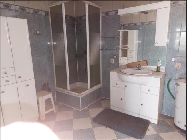 Duży dom z pomieszczeniami gospodarczymi 2000m