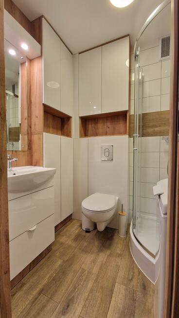 Nowoczesne na 1 piętrze z baloknen duży parking