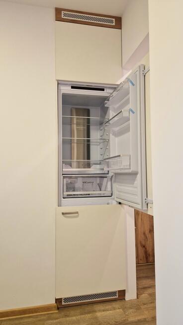 Nowoczesne na 1 piętrze z baloknen duży parking