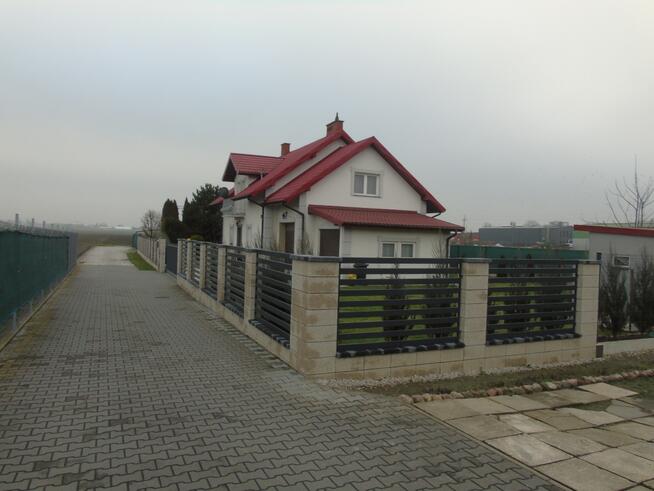 Dom Jednrodzinny , zaplecze ogrodnicze pow 4980m2