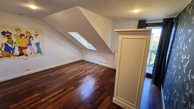 Przepiękny dom z ogrodem. Bezpośrednio.