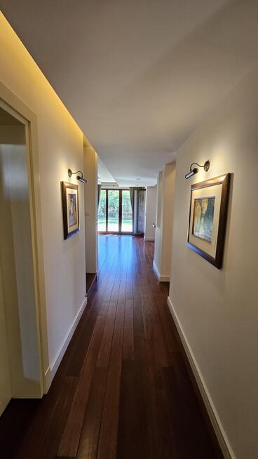 Przepiękny dom z ogrodem. Bezpośrednio.