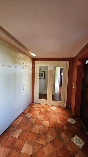 Przepiękny dom z ogrodem. Bezpośrednio.