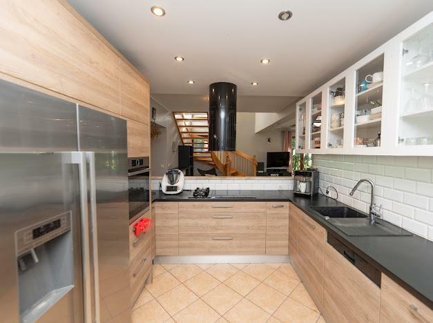 Dom Czernica, M. Reja