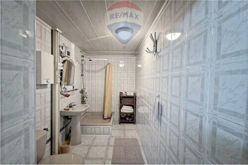 " Dom , mieszkanie , biznes , działka 2200 m "