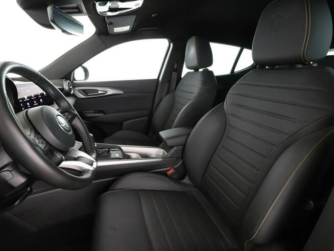 Alfa Romeo Tonale PHEV 4x4 full LED navi kamery 360 virtual cocpit klima auto