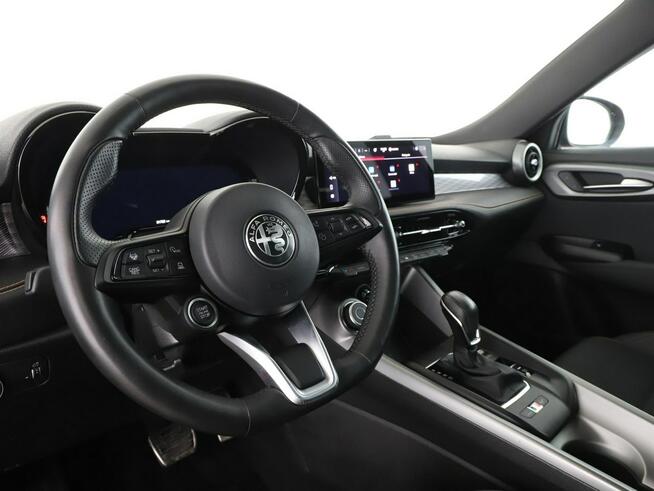 Alfa Romeo Tonale PHEV 4x4 full LED navi kamery 360 virtual cocpit klima auto