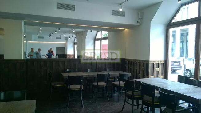 Parter, witryny, ogródek zabytkowa kamienica