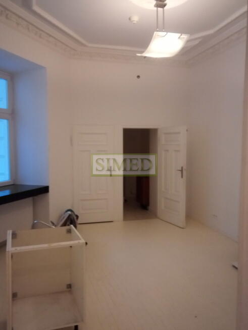 Parter , witryna , zabytkowa kamienica,ochrona