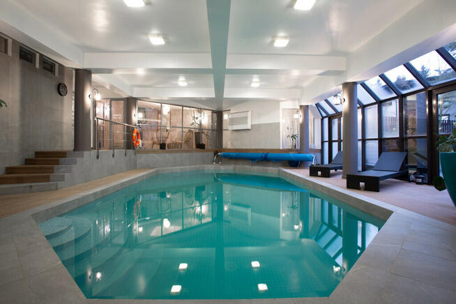 Willa z basenem i ogrodem w prestiżowej dzielnicy