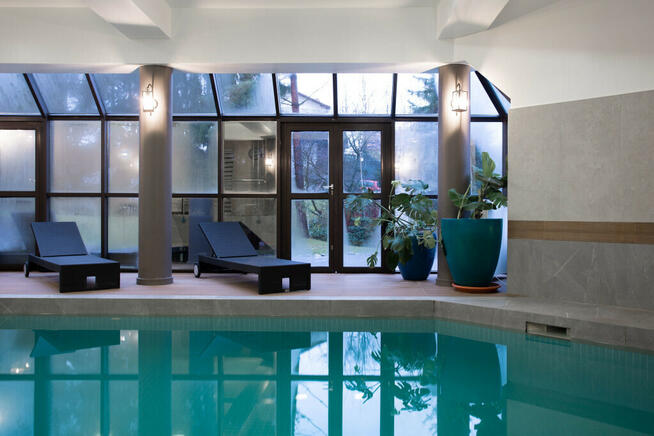 Willa z basenem i ogrodem w prestiżowej dzielnicy