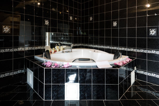 Willa z basenem i ogrodem w prestiżowej dzielnicy