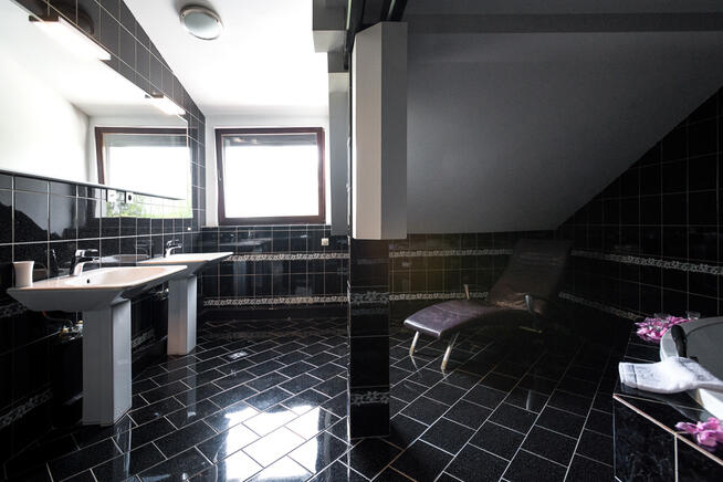 Willa z basenem i ogrodem w prestiżowej dzielnicy