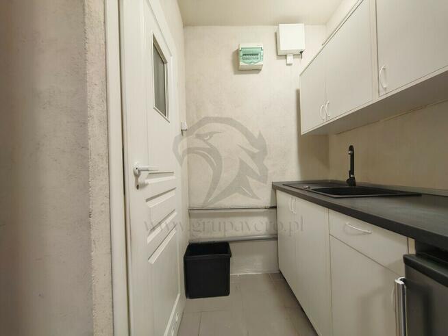 Wejście z ulicy – wyjście na rynek