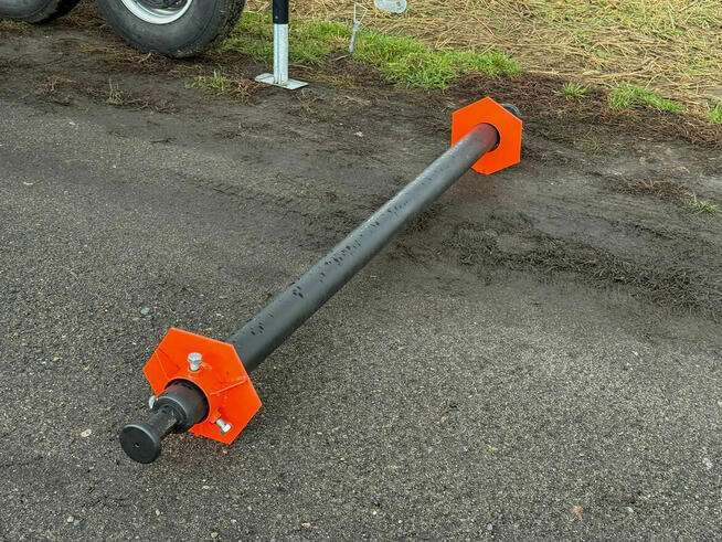 Przyczepa kablówka do bębnów kabli drutów światłowodów węży