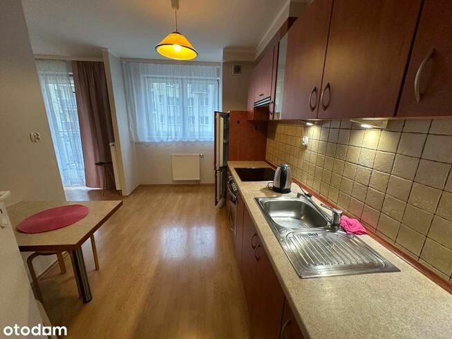 Al. M. Kromera, 2 pokoje, balkon, garaż