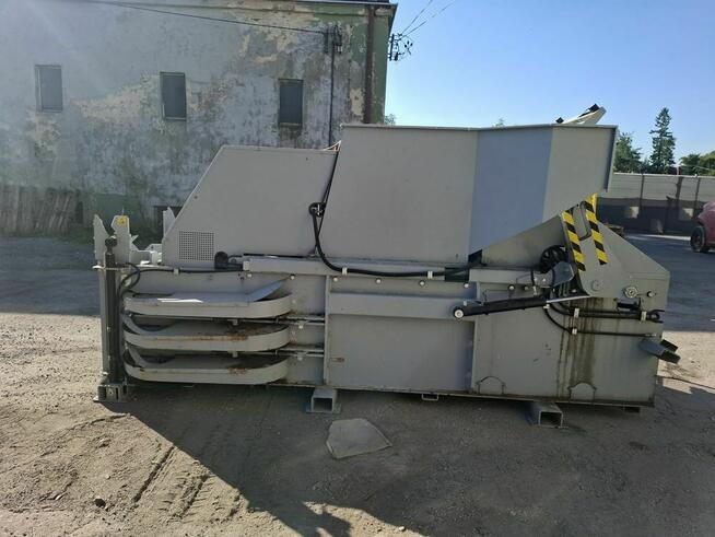 Prasa pozioma kanalowa do odpadów foli makulatury kartonu