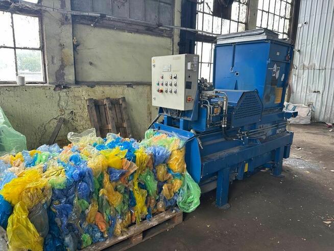 Belownica prasa kanałowa automat do makulatury kartonu foli