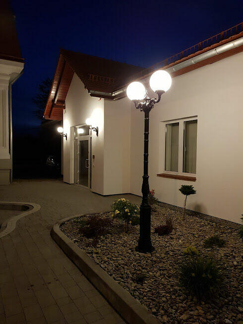 Lampa kinkiet stojąca wisząca żeliwna oświetlenie ogród