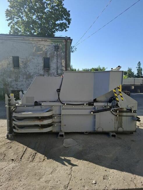 Prasa pozioma kanalowa do odpadów foli makulatury kartonu