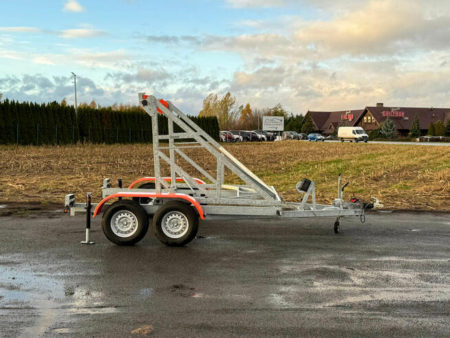 Przyczepa kablówka do bębnów kabli drutów światłowodów węży