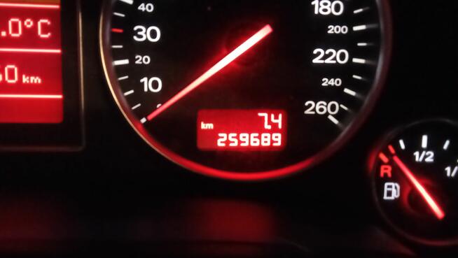 Audi a4 kombi 1.9 tdi 6 biegów 2024 rok