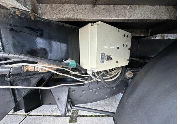 SAMOCHÓD SPECJALNY-PODNOŚNIK KOSZOWY LAND ROVER DEFENDER