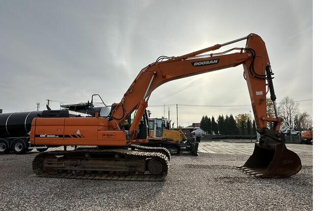 KOPARKA GĄSIENICOWA MARKI DOOSAN DX300LC-3