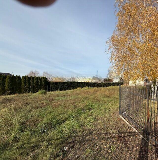 Błonie, budowlana, ogrodzona, woda,kanal.na działce, prąd,gaz