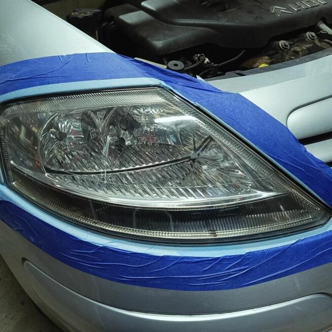 Polerowanie reflektorów samochodowych