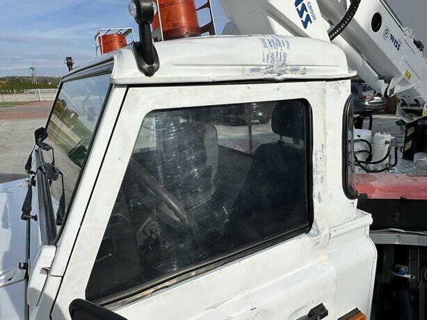 SAMOCHÓD SPECJALNY-PODNOŚNIK KOSZOWY LAND ROVER DEFENDER