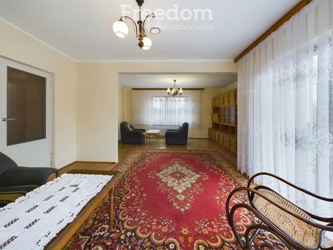 Przestronny dom z ogrodem i budynkami gospodarczym