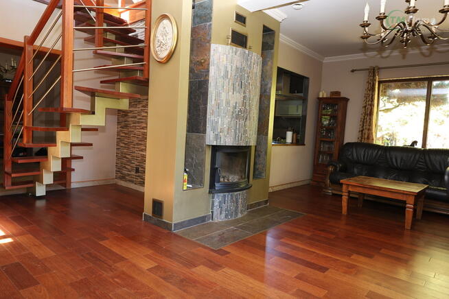 Dom pod Warszawą w ponadczasowym stylu.