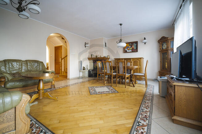 Wąska, ale z charakterem – 235 m² pomysłów.