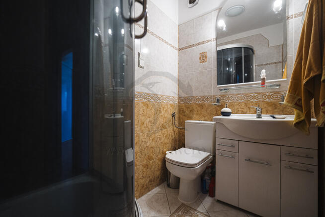 Wąska, ale z charakterem – 235 m² pomysłów.