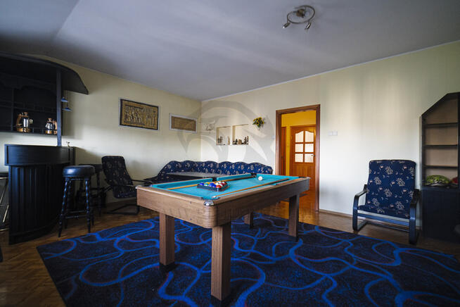 Wąska, ale z charakterem – 235 m² pomysłów.