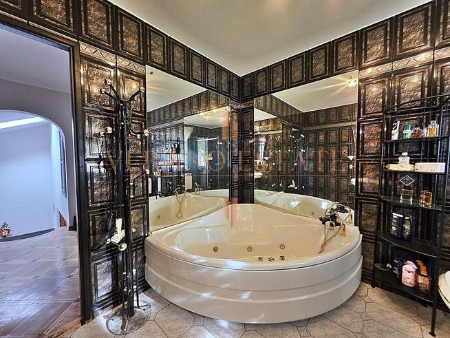 Zielona enklawa pod Warszawą — dom z ogrodem