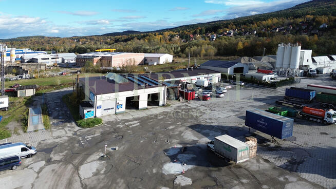 Plac 30 arów z biurowcem i garażami – Myślenice